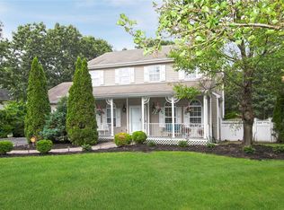 10 Timber Ridge Dr, Coram, NY 11727