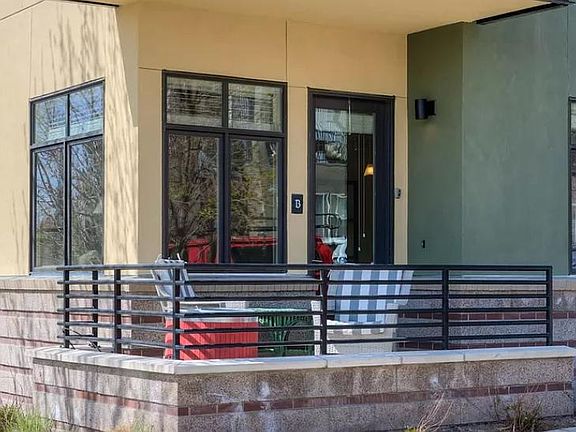 3rd image of 1380 Rosewood Ave #9B