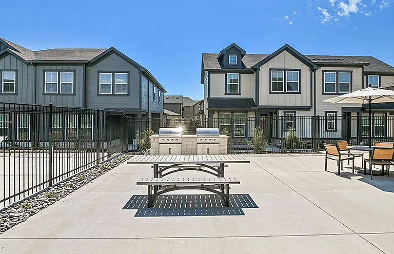 Canvas at Grand Prairie Townhomes — Photo 24