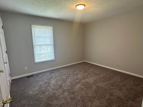 5th image of 308 Crestmont Dr APT A