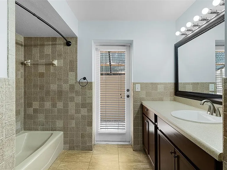 400 NW 80th Ave — Photo 13