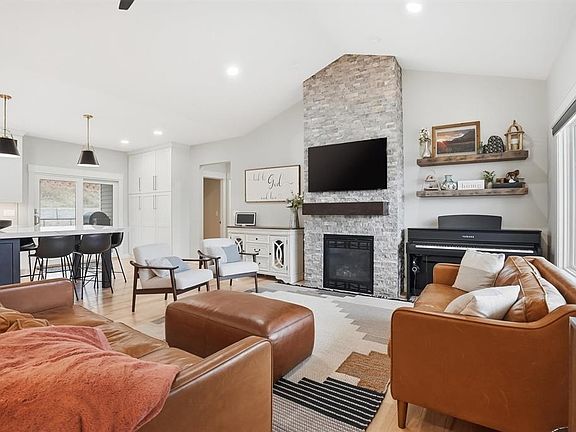 2nd image of 6416 Bandon Ln