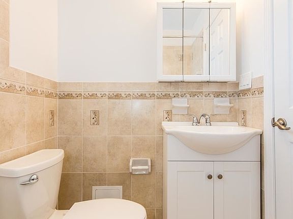 4th image of 586 Marcy Ave APT 2