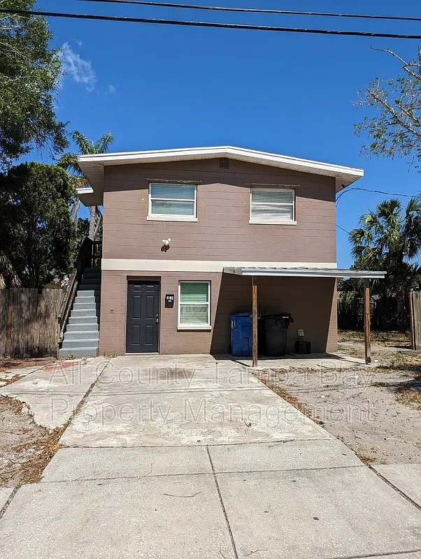 3 bed, 2.0 bath, 1012 sqft, $1,995 — Photo 1