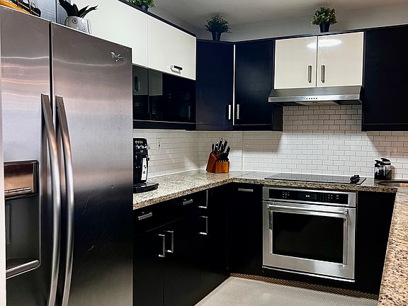 2nd image of 901 NE 14th Ave APT 508