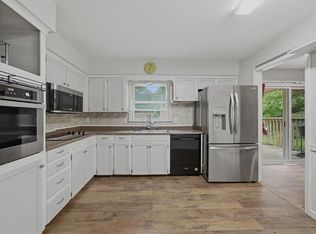 207 SW Craigmont Dr, Lees Summit, MO 64081