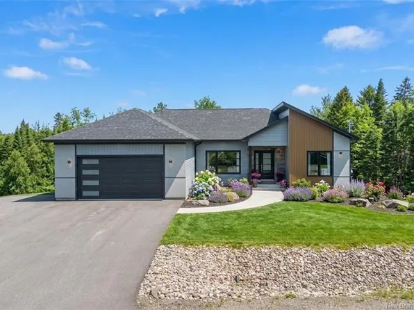 54 Golden Eagle Dr, Hanwell, NB E3C 0H3
