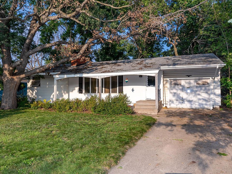 1st image of 2838 Farrington St