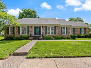 8206 Regency Woods Way, Louisville, KY 40220