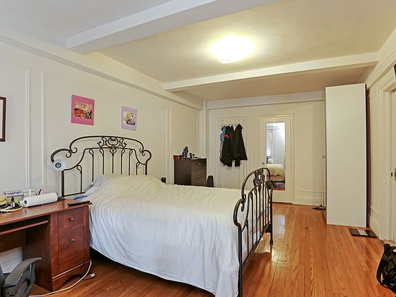 3rd image of 50 W 72nd St APT 1210