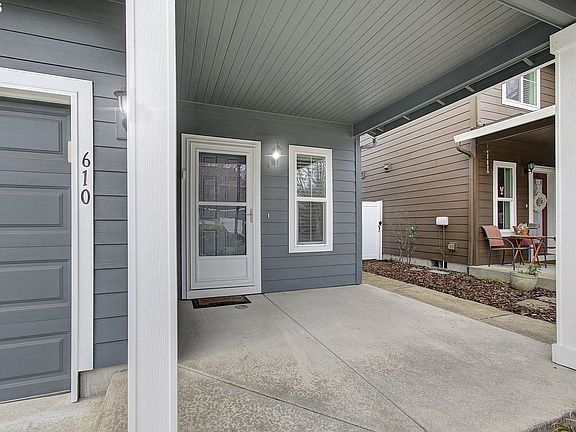 4th image of 610 SE 11th Ave