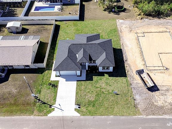 4th image of 3915 El Rado Ave