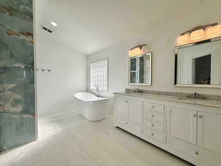11400 Lovers Ln — Photo 4