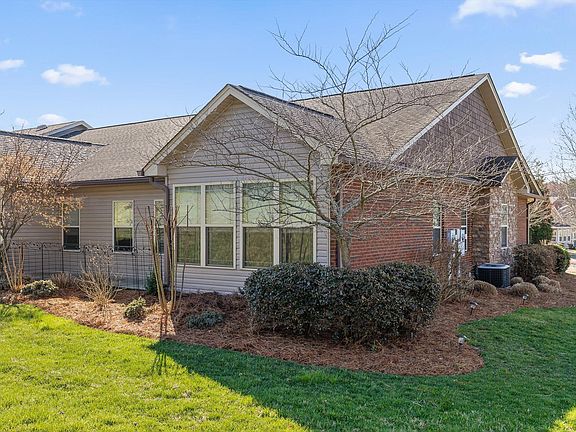 2nd image of 95 Garden View Ln