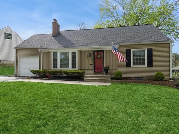 7408 Canterbury St, Prairie Village, KS 66208