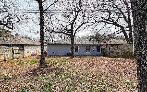 3rd image of 1302 Cardinal Oaks Dr