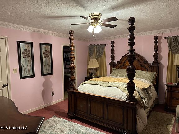 3rd image of 4375 Redwood Cir