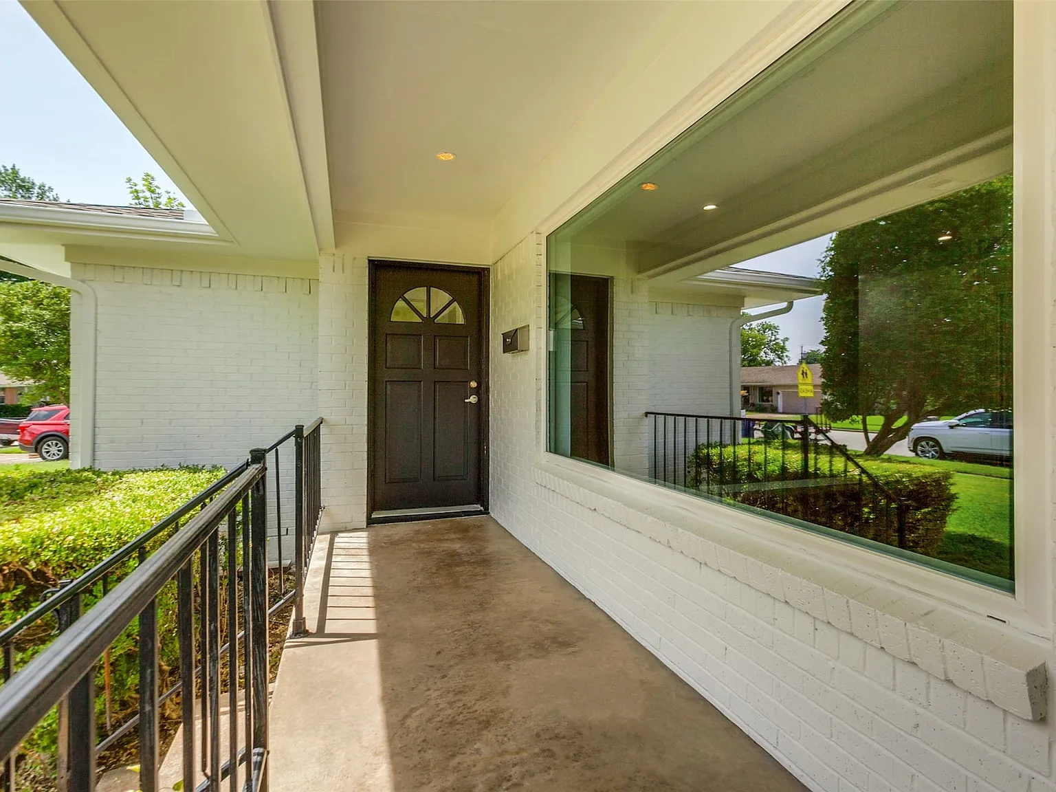 3 bed, 2.0 bath, 1368 sqft, $2,250 — Photo 3