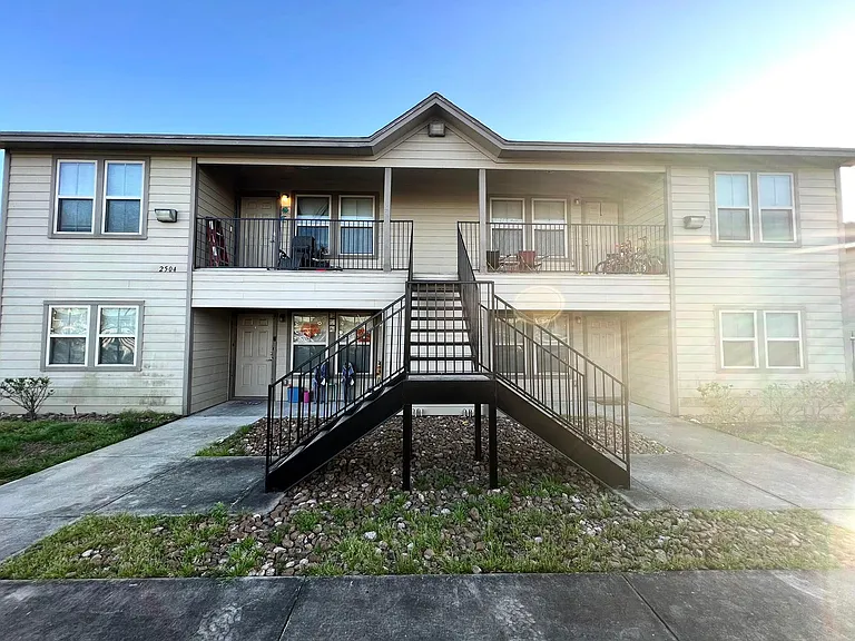2512 S Houston Ave #D — Photo 1