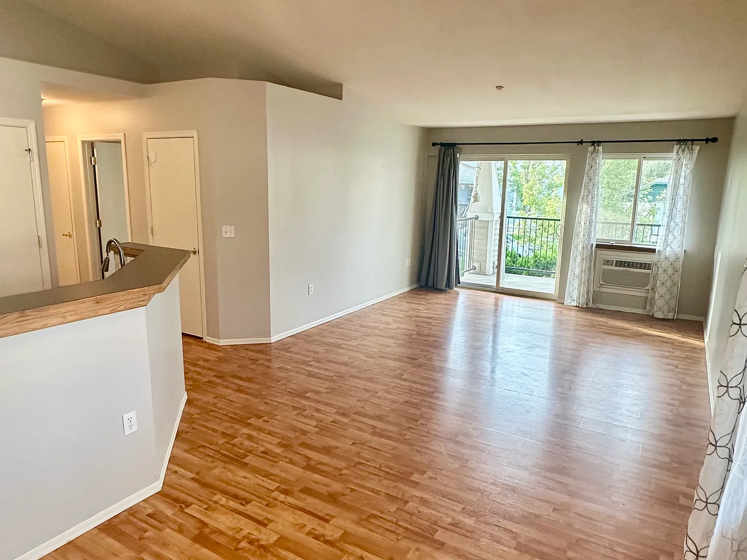 2 bed, 966 sqft, $1,450 — Photo 3