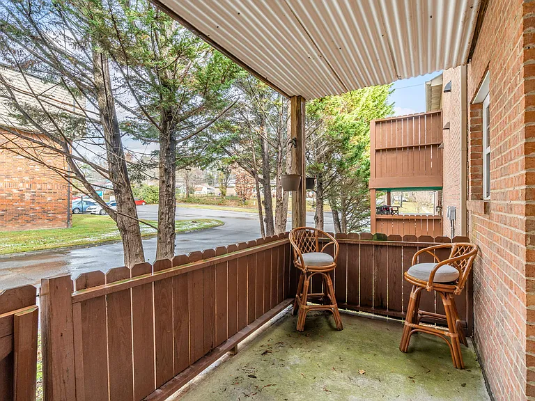 1707 Maple View Way — Photo 16