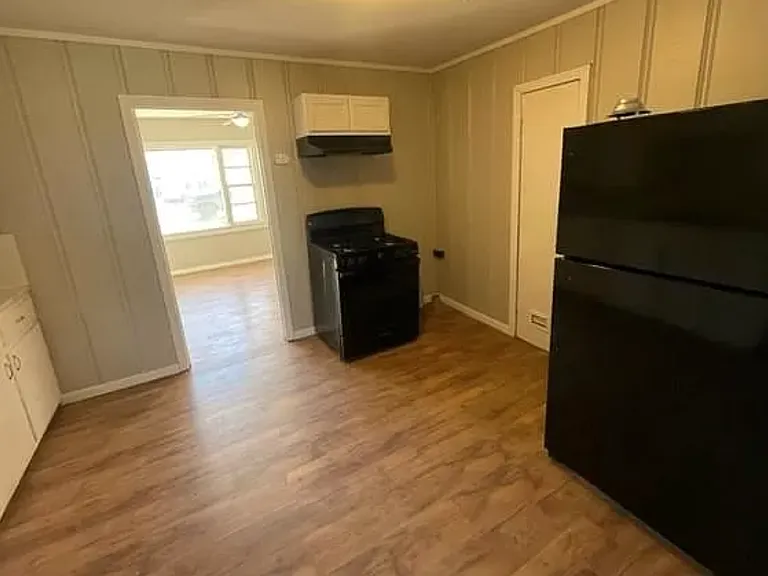 1136 Sunset Dr — Photo 3