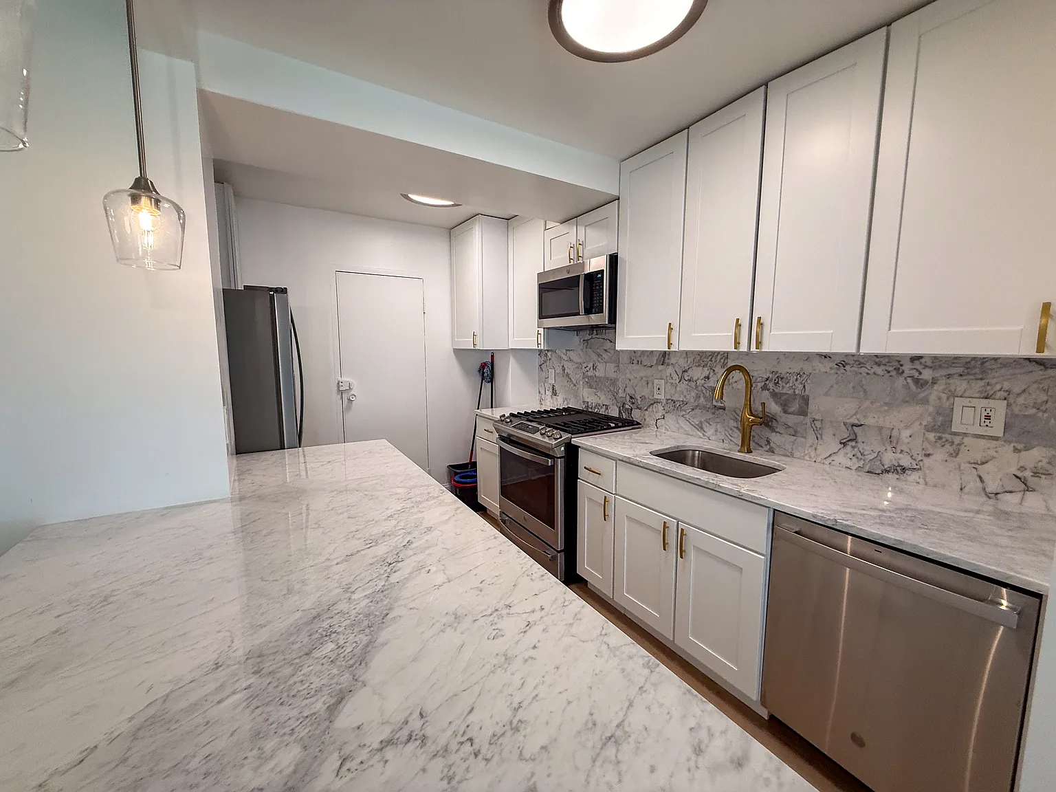 1 bed, 888 sqft, $2,900 — Photo 1