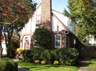 9 Vincent St, Rockville Centre, NY 11570