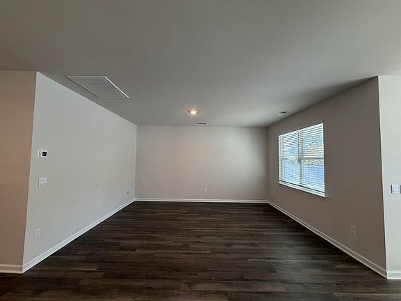 4th image of 511 Meadowgrass Ct.