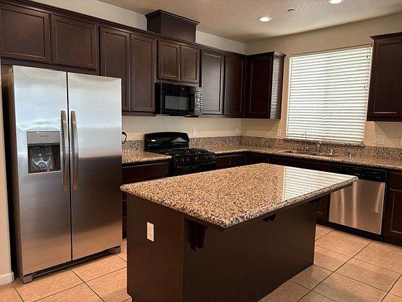 5th image of 651 Pinelli Dr