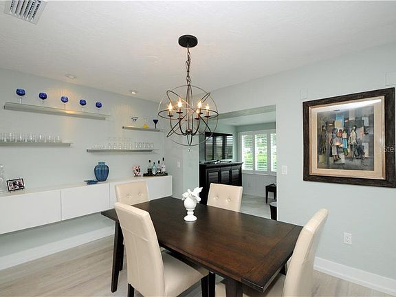 5th image of 3212 Brockton Ln #612