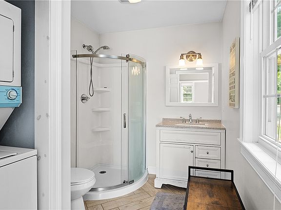 5th image of 110 Vine St