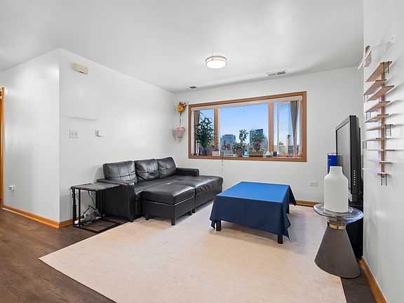4th image of 313 W 23rd St Unit 608