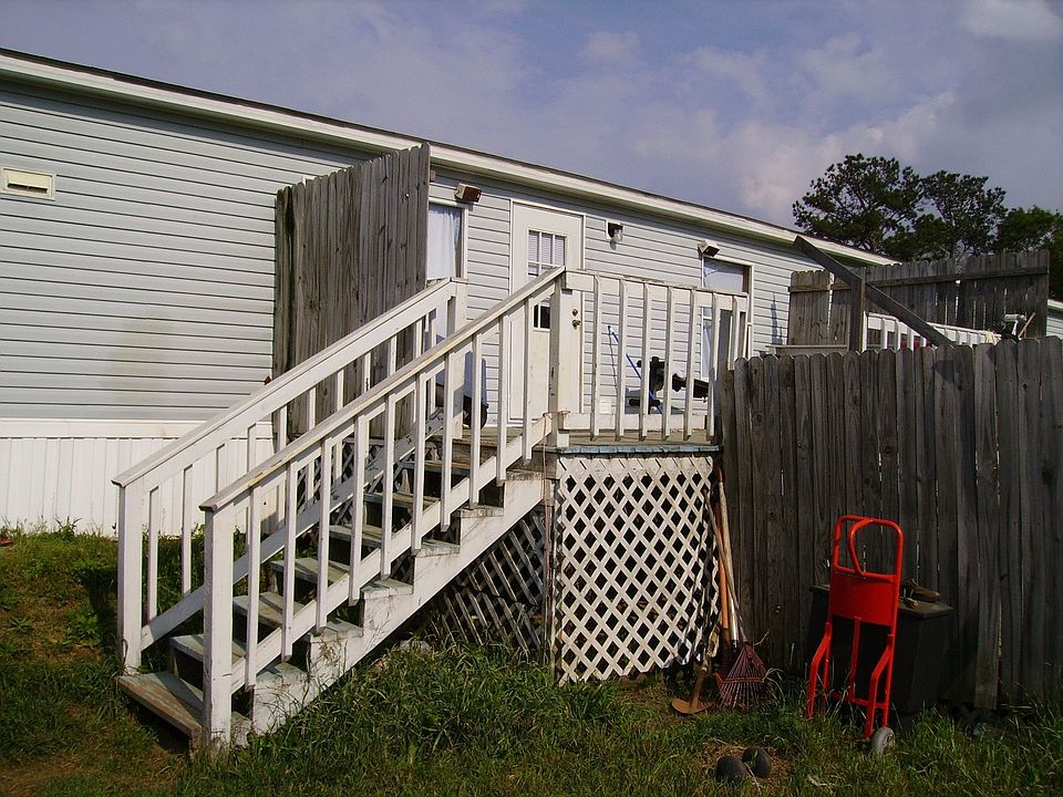 2nd image of 360 Lookout Ln