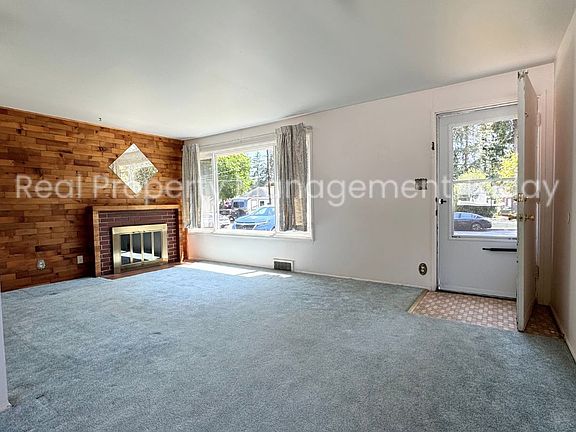4th image of 8429 95th St SW