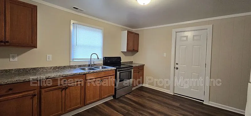2 bed, 1.0 bath, 868 sqft, $960 — Photo 2