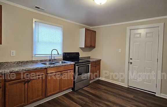 2nd image of 730 Taylor St