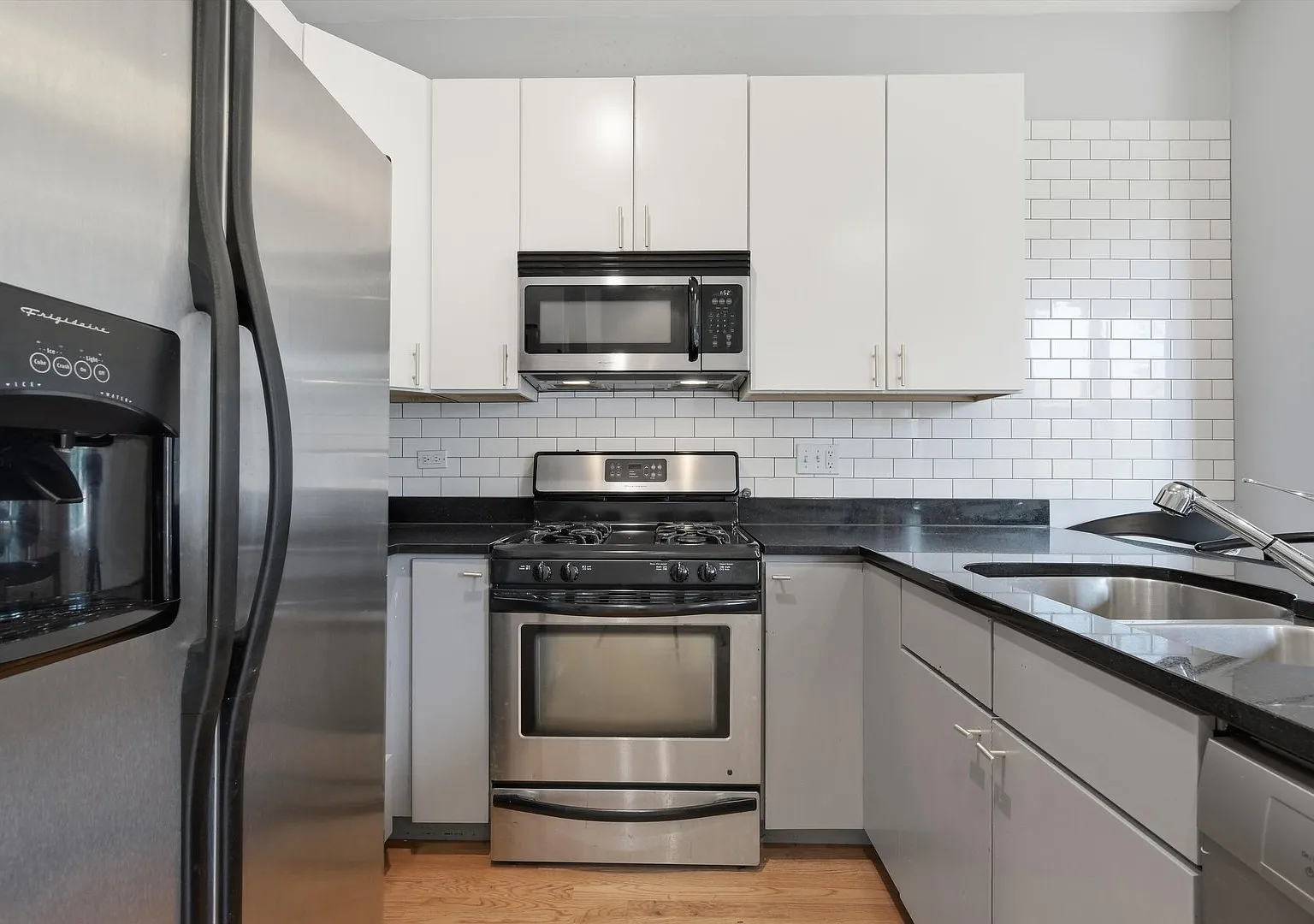 2 bed, 4.0 bath, 1175 sqft, $2,800 — Photo 2