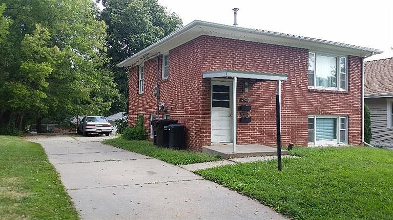 2nd image of 2818 Everett St