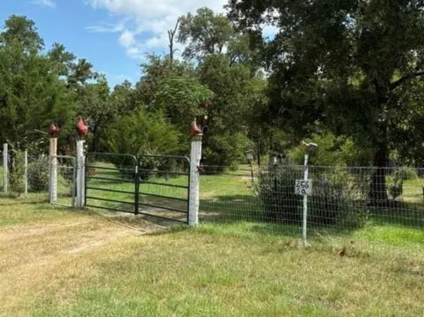 25660 Cemetery Rd, Bedias, TX 77831