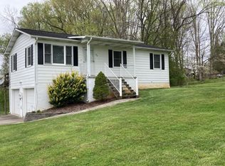 106 Whitney Ln, Johnson City, TN 37601