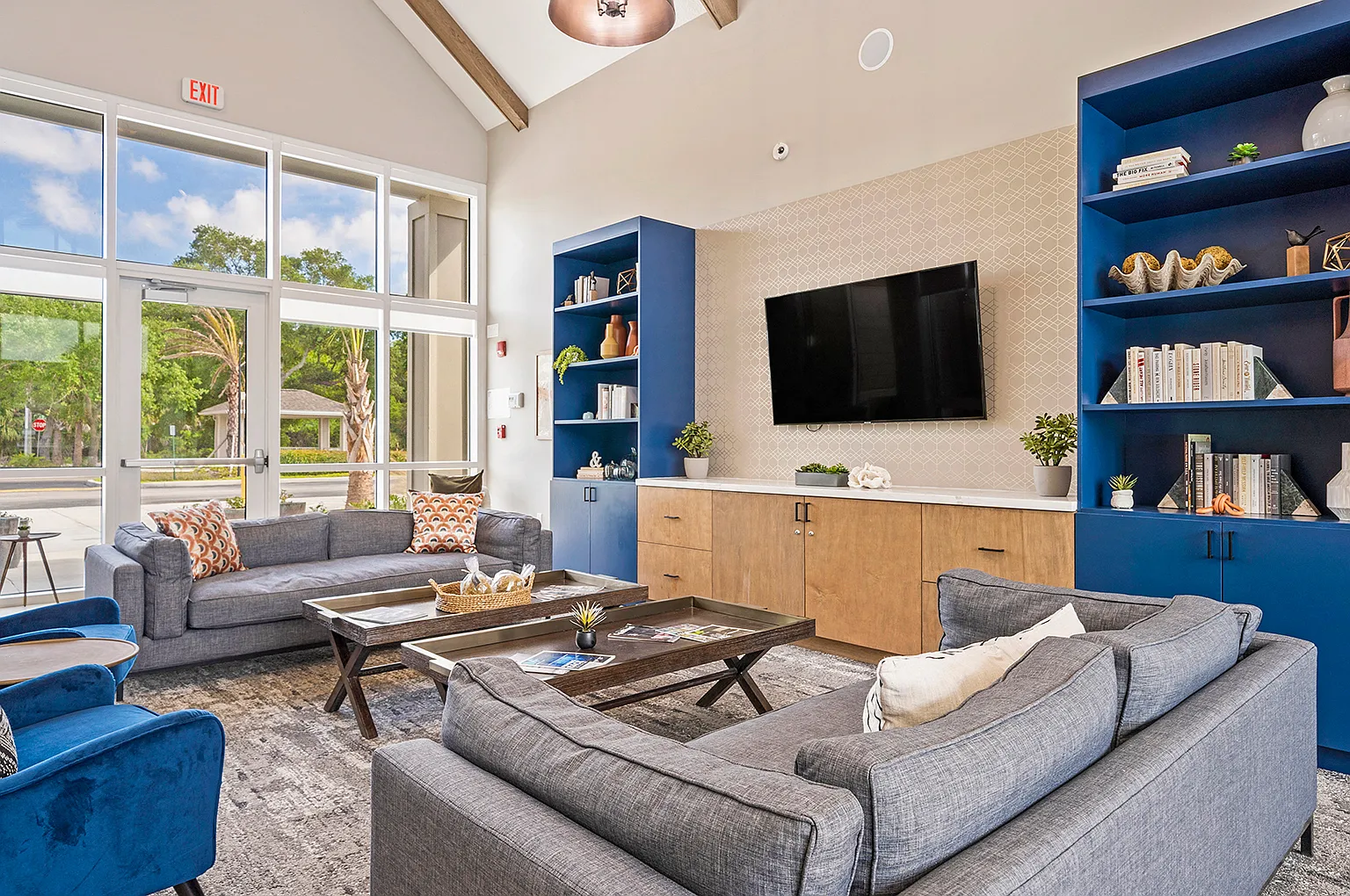 Taylor Pointe Apartments — Photo 2