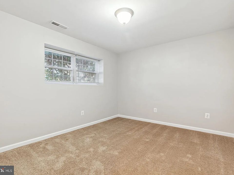 Bedroom w/ Closet