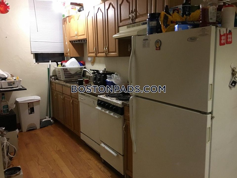 2nd image of 204 Hemenway St APT 32P