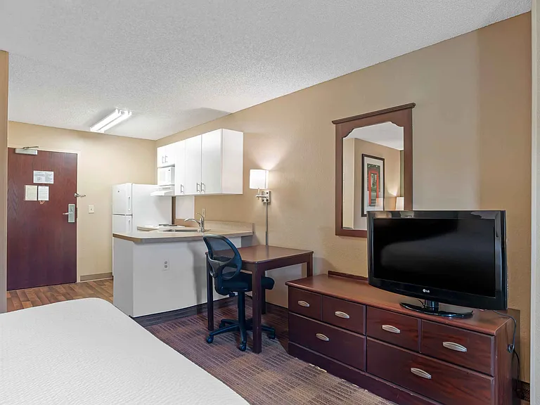 Studio Suite - 1 Queen Bed