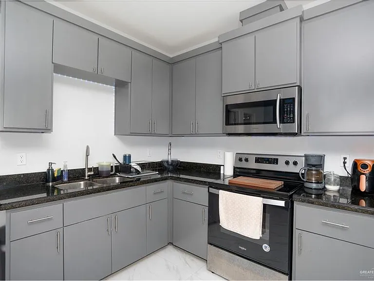 422 W Chavez St #2 — Photo 6