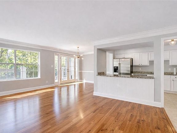 5th image of 6980 Roswell Rd Unit C5