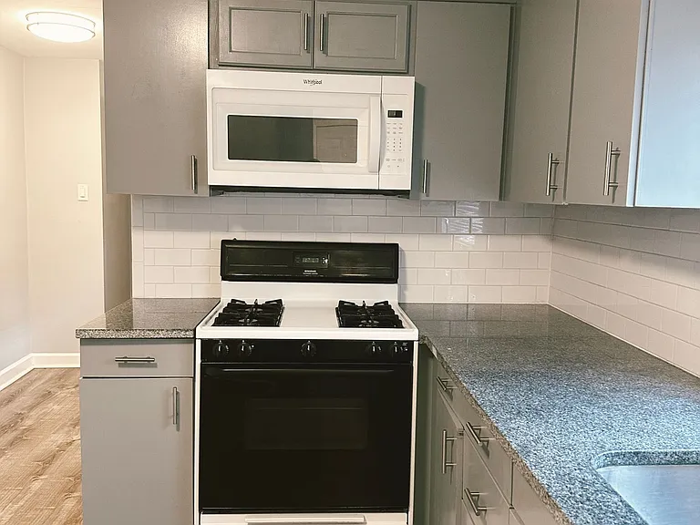 107 S 13th St #2 — Photo 1