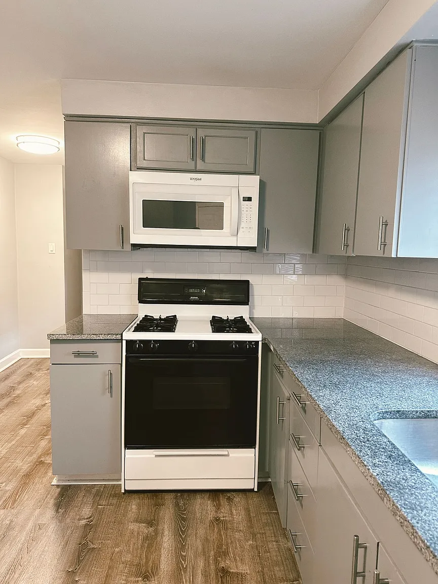 107 S 13th St Floor 2 photo 1