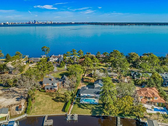 House is on Pirates Cove